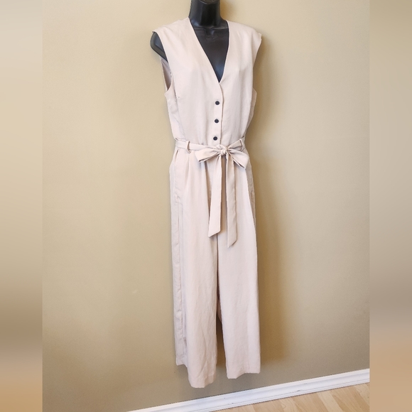 Sleeveless V-neck jumpsuit - Picture 2 of 4